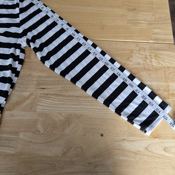 Black and White Long Sleeve Striped Tee - Picture 4 of 7